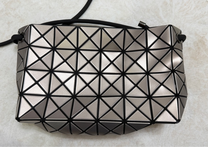 ISSEY MIYAKE BAOBAO 墨繩豆腐包 淡銅色-10