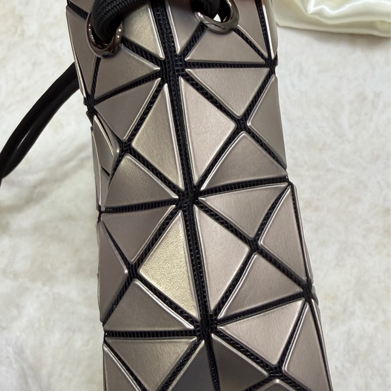 ISSEY MIYAKE BAOBAO 墨繩豆腐包 淡銅色-11