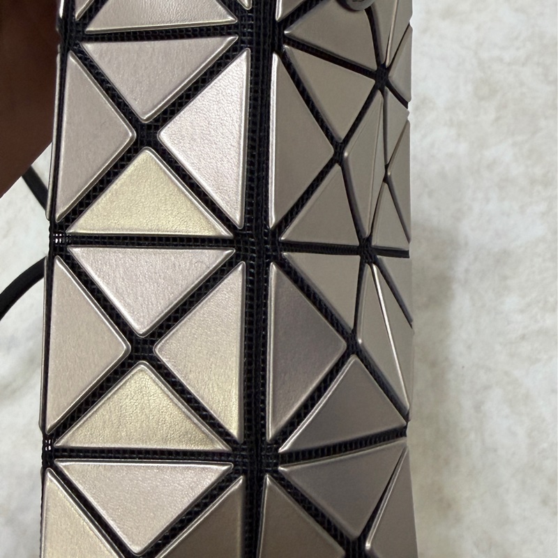 ISSEY MIYAKE BAOBAO 墨繩豆腐包 淡銅色-12