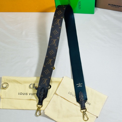 ‼️全台最甜近新美品 LV新款寛背帯／肩帯 Louis Vuitton 路易威登 雙面用
