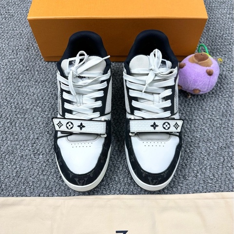 98新Louis Vuitton lv黑白熊貓魔術貼休閒板鞋 42.5碼