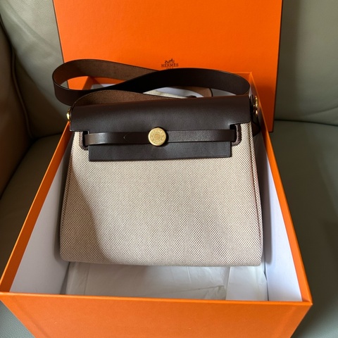 📍99新9月票K刻 愛馬仕mini herbag 烏木色 金扣K刻