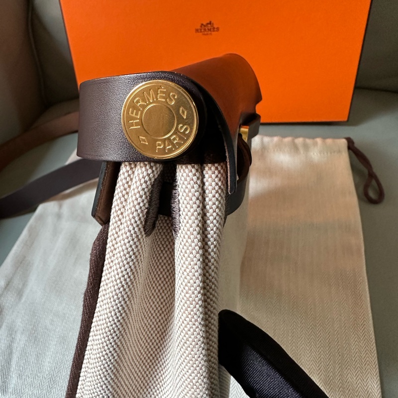 📍99新9月票K刻 愛馬仕mini herbag 烏木色 金扣K刻-7