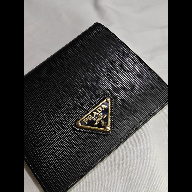 PRADA 經典三角LOGO直紋小牛皮短夾 零錢包  1MV204-2