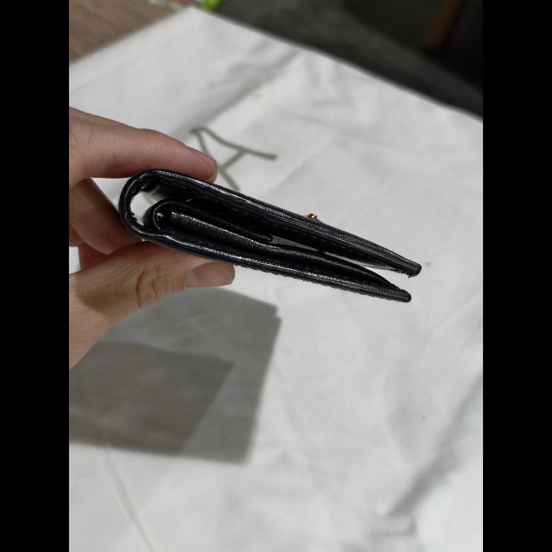 PRADA 經典三角LOGO直紋小牛皮短夾 零錢包  1MV204-6