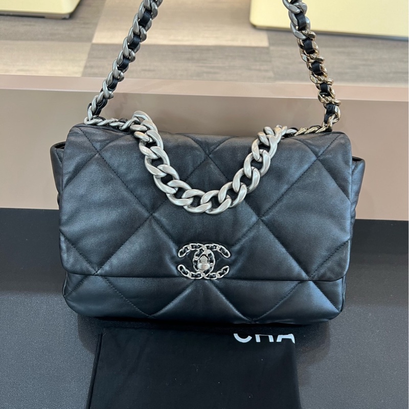 99新22年芯片款Chanel香奈兒19bag黑銀中號鏈條包-7