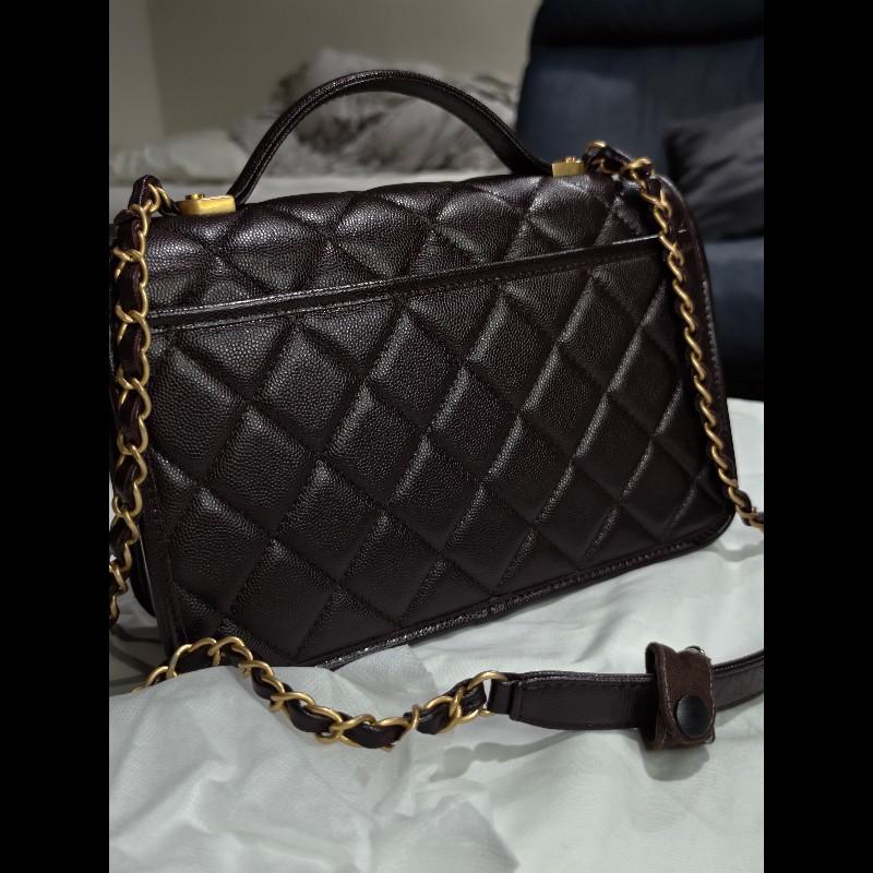 CHANEL 香奈兒 深棕色 牛皮 郵差包 金扣 軍牌 coco handle-6