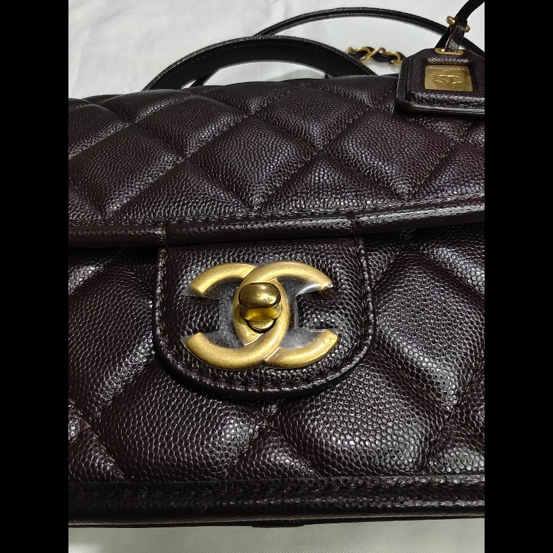 CHANEL 香奈兒 深棕色 牛皮 郵差包 金扣 軍牌 coco handle-17