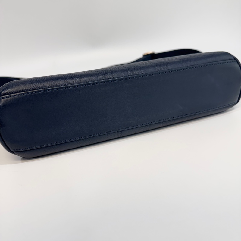 LV海軍藍牛皮棋盤格Mick pm斜背包N41637-9