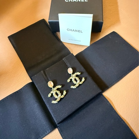 Chanel銀色珍珠水晶耳環 全新品