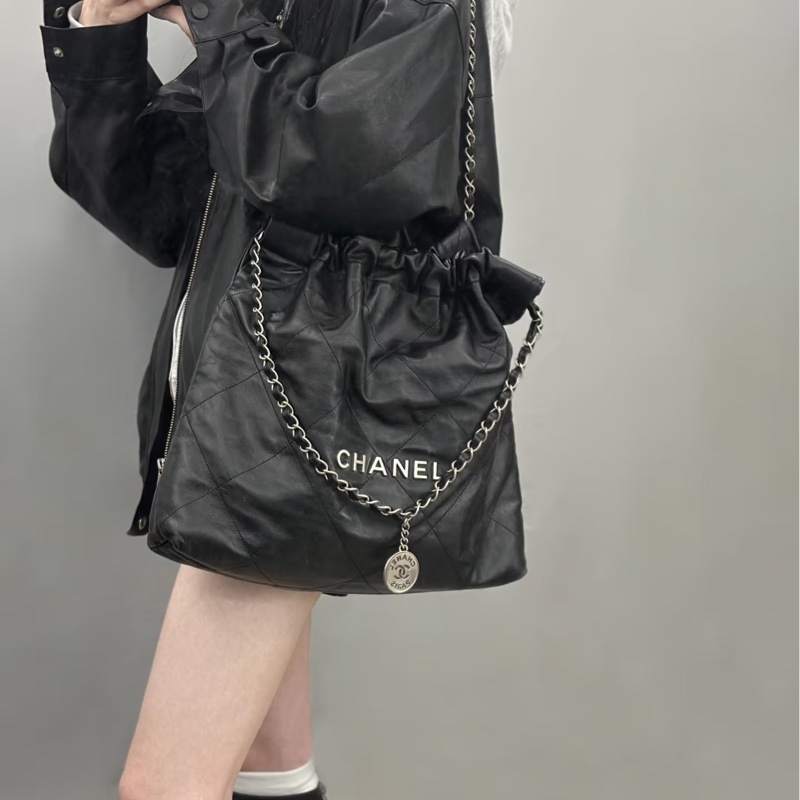 🕯️近全新香奈兒22包CHANEL黑銀中號油蠟牛皮22包/AS3261/垃圾袋-0