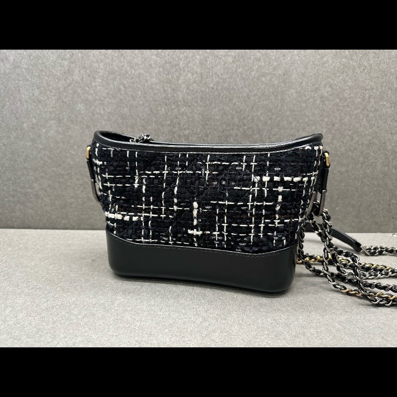 CHANEL 黑白毛呢流浪包 小號-1
