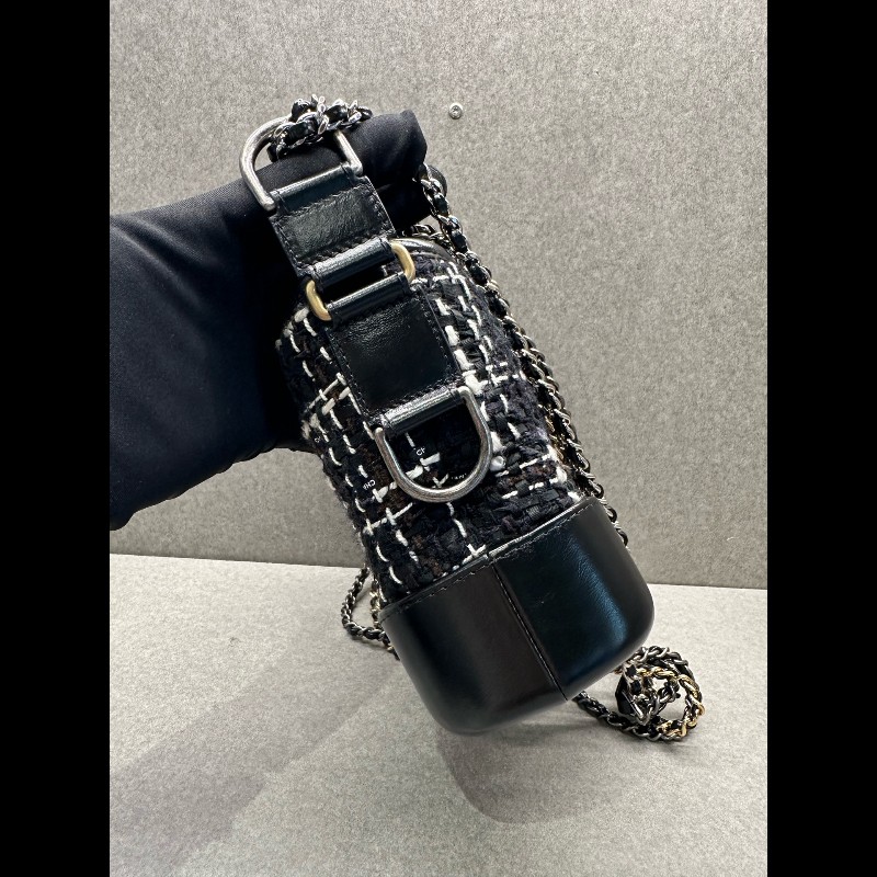 CHANEL 黑白毛呢流浪包 小號-2