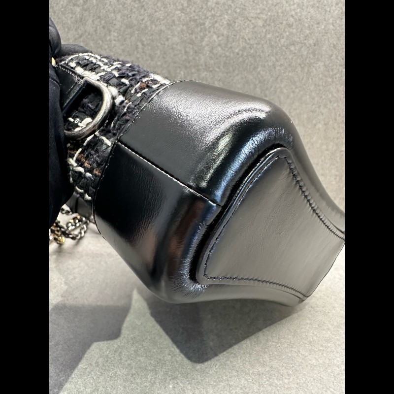 CHANEL 黑白毛呢流浪包 小號-5