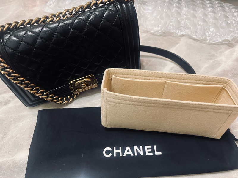 Chanel Boy25 柔油蠟皮 淡金扣-13