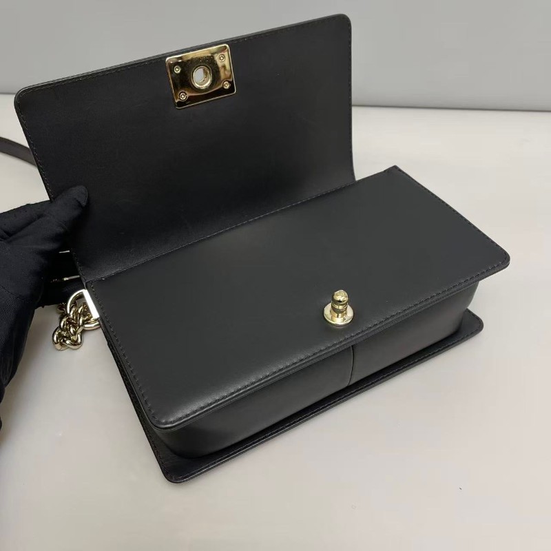 Chanel leboy中號黑金全皮外縫-3