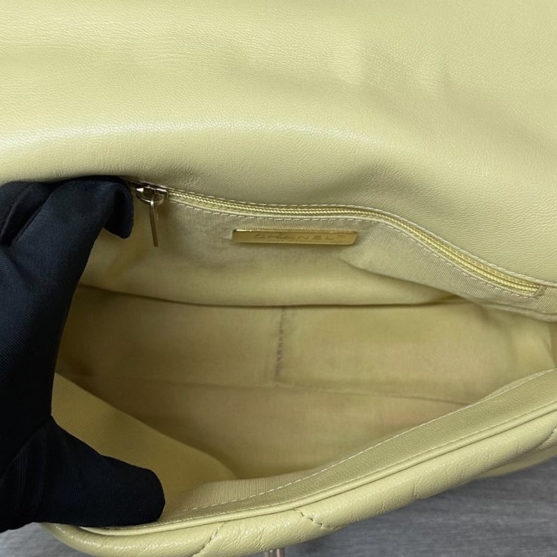 CHANEL 19bag小雞黃金扣小號手提肩背斜背包25*16*7 98新配件塵袋-4