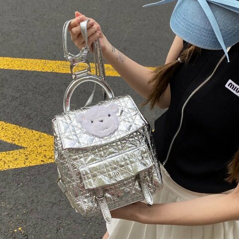 DIOR Stardust爆裂紋銀色小熊後背包18*22*7 98新配件塵袋