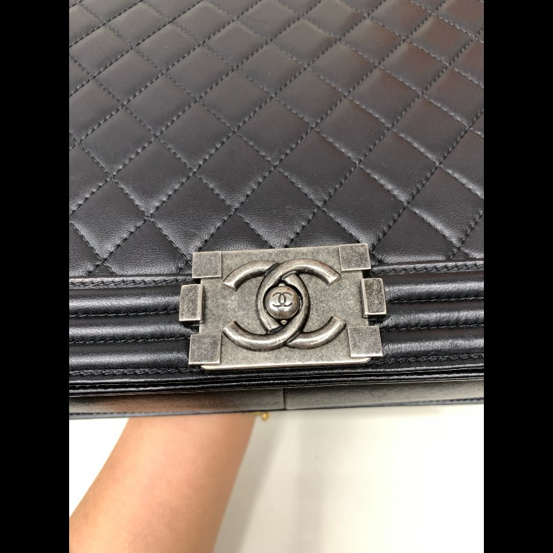 CHANEL Leboy大號 黑色復古銀扣羊皮鏈條包肩背包-8