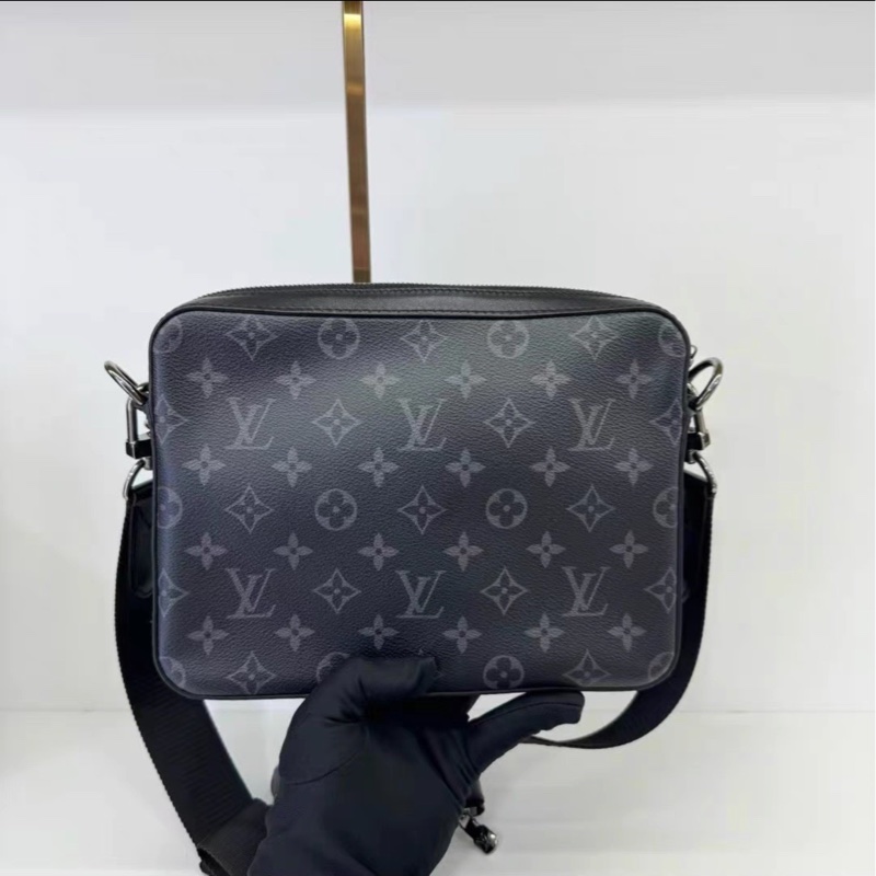 帥氣兼實用🕶️Lv路易威登黑武士三合一郵差包斜挎單肩包-6