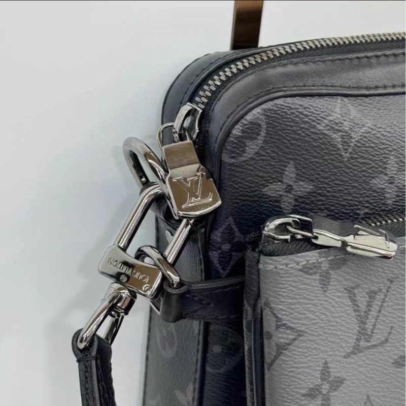 帥氣兼實用🕶️Lv路易威登黑武士三合一郵差包斜挎單肩包-9