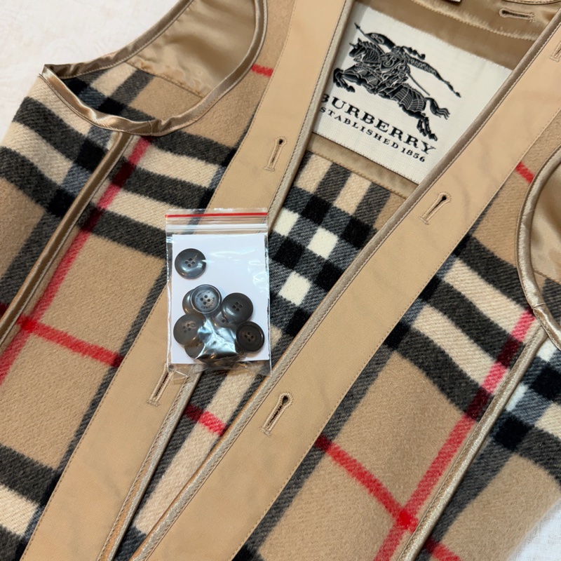 BURBERRY英國經典格紋內搭背心UK4-2