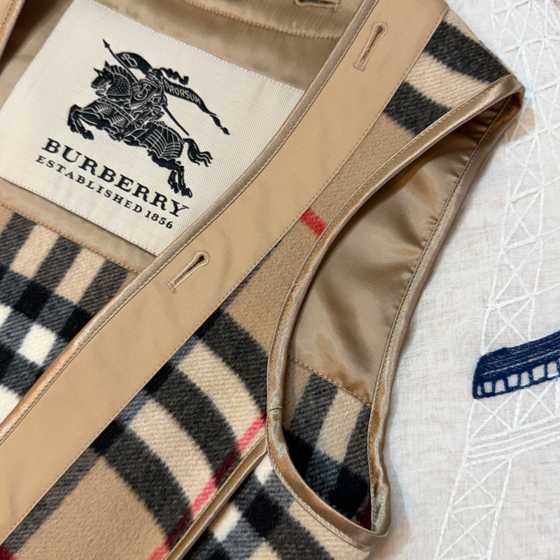 BURBERRY英國經典格紋內搭背心UK4-4