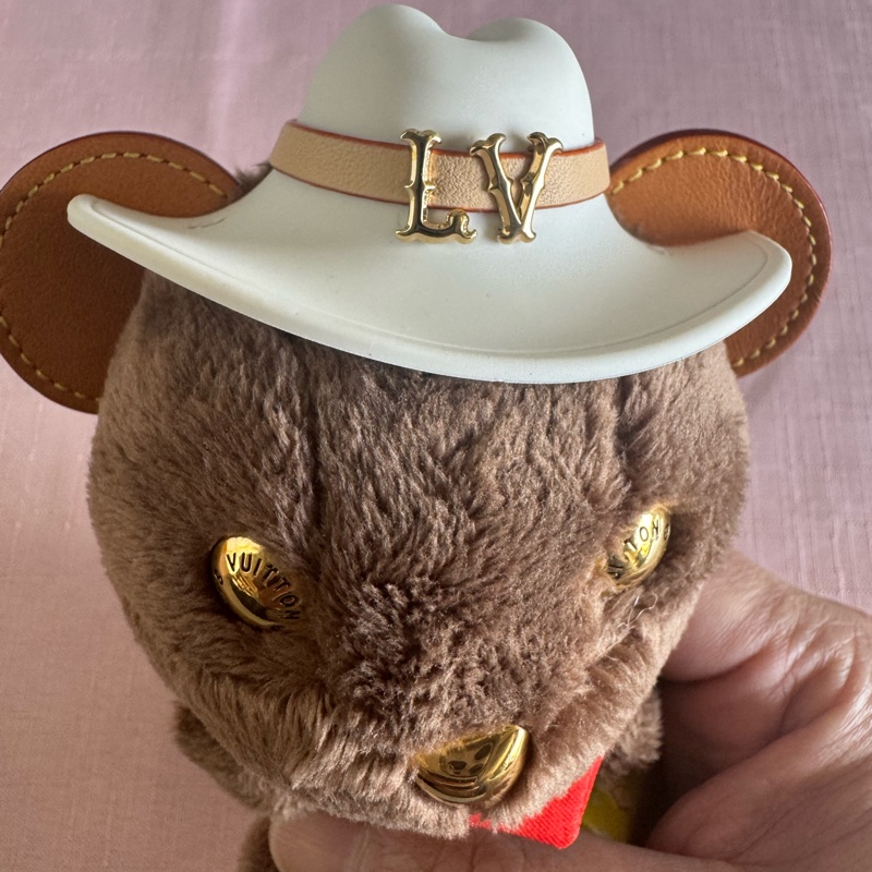 LV2025年全新吊飾,泰國🇹🇭機場購回,台灣參考價格$41100,優惠給需要的人-6