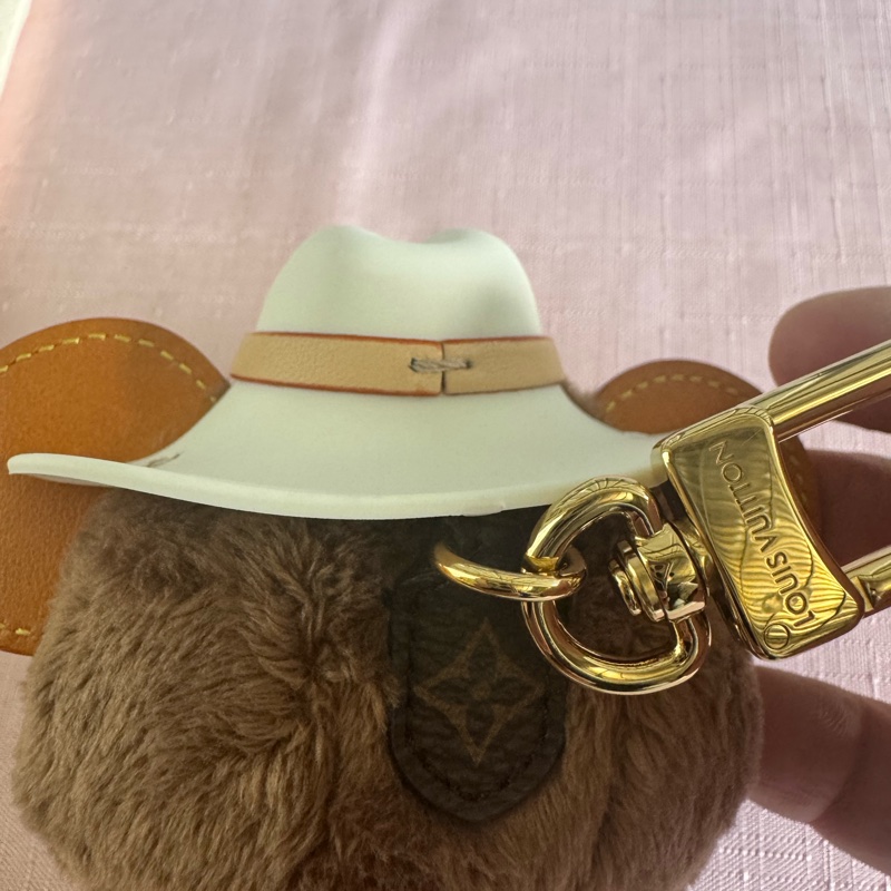 LV2025年全新吊飾,泰國🇹🇭機場購回,台灣參考價格$41100,優惠給需要的人-34