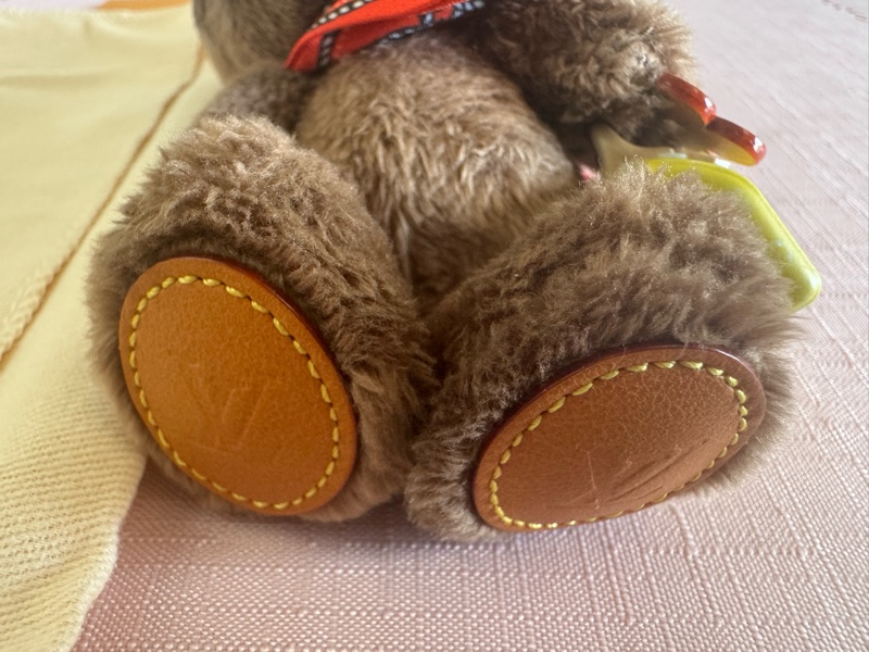 LV2025年全新吊飾,泰國🇹🇭機場購回,台灣參考價格$41100,優惠給需要的人-39