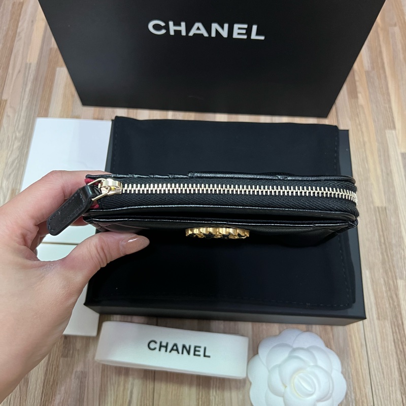 CHANEL 19 羊皮黑金 拉鍊L型卡包 (全配)-1