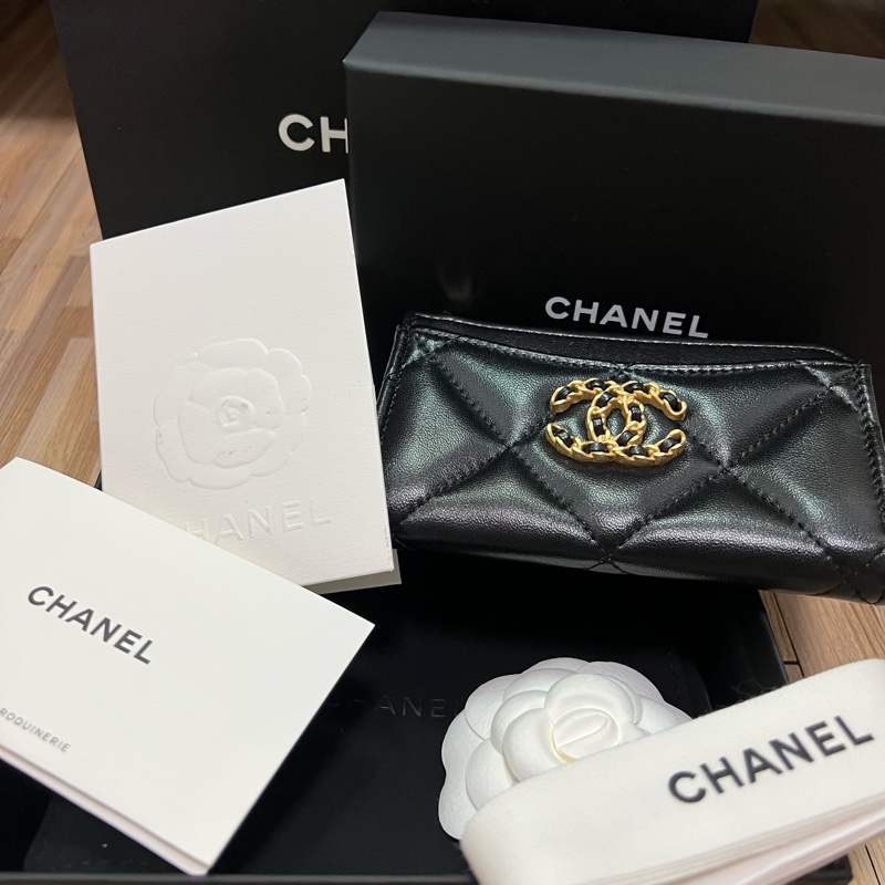 CHANEL 19 羊皮黑金 拉鍊L型卡包 (全配)-15