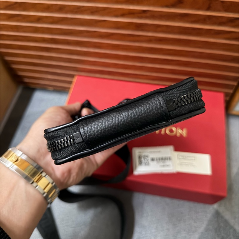 Lv (M57089)黑色全皮手機包-4