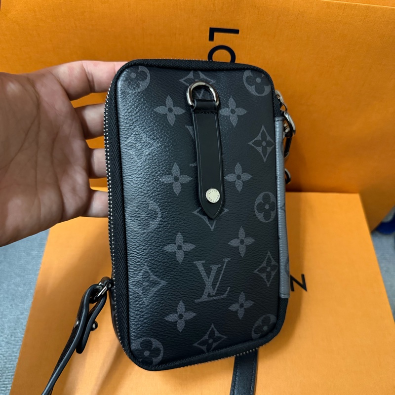 Lv新款銀灰色老花手機包 (M69534)-1