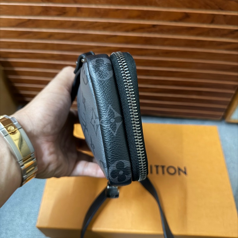 Lv新款銀灰色老花手機包 (M69534)-4