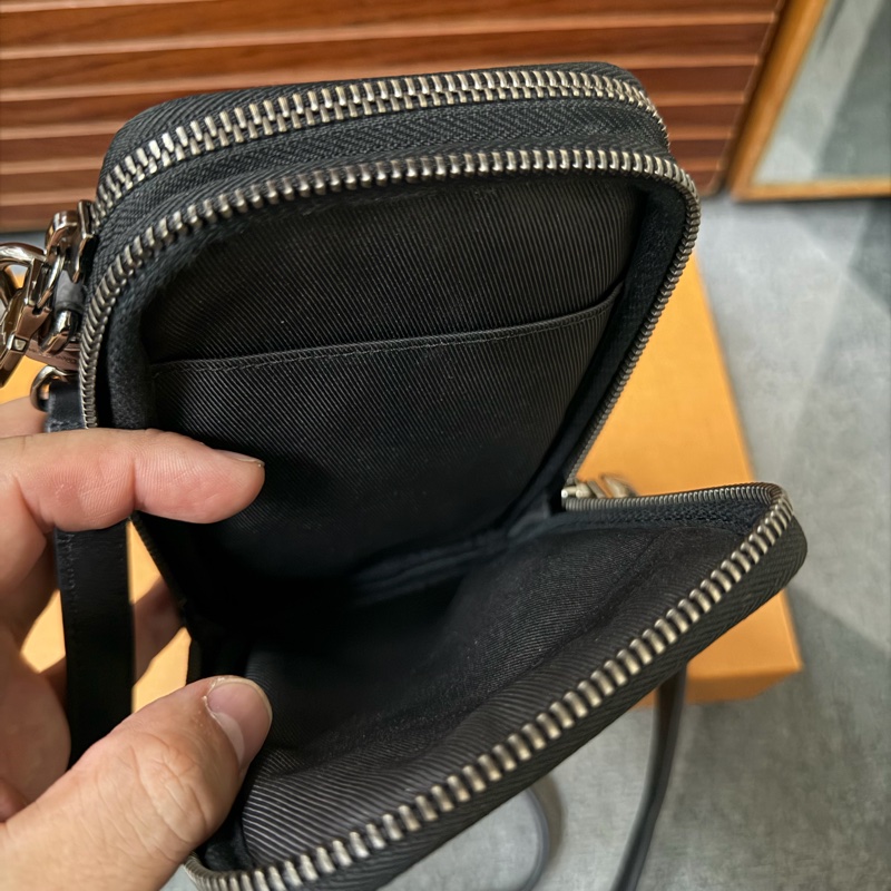 Lv新款銀灰色老花手機包 (M69534)-6