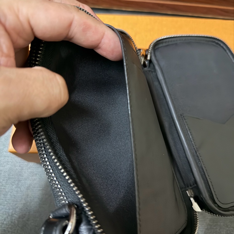 Lv新款銀灰色老花手機包 (M69534)-8