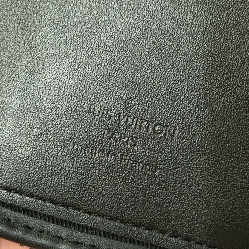 Lv新款銀灰色老花手機包 (M69534)-9