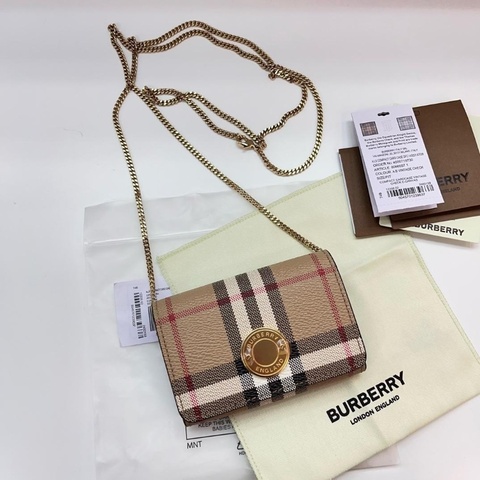 Burberry plaque wallet bag