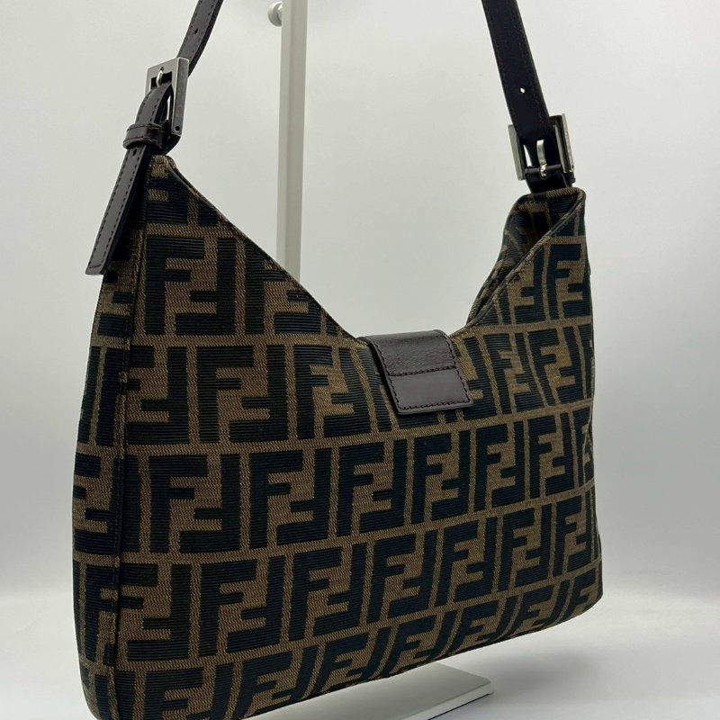 Fendi老花牛角包-16