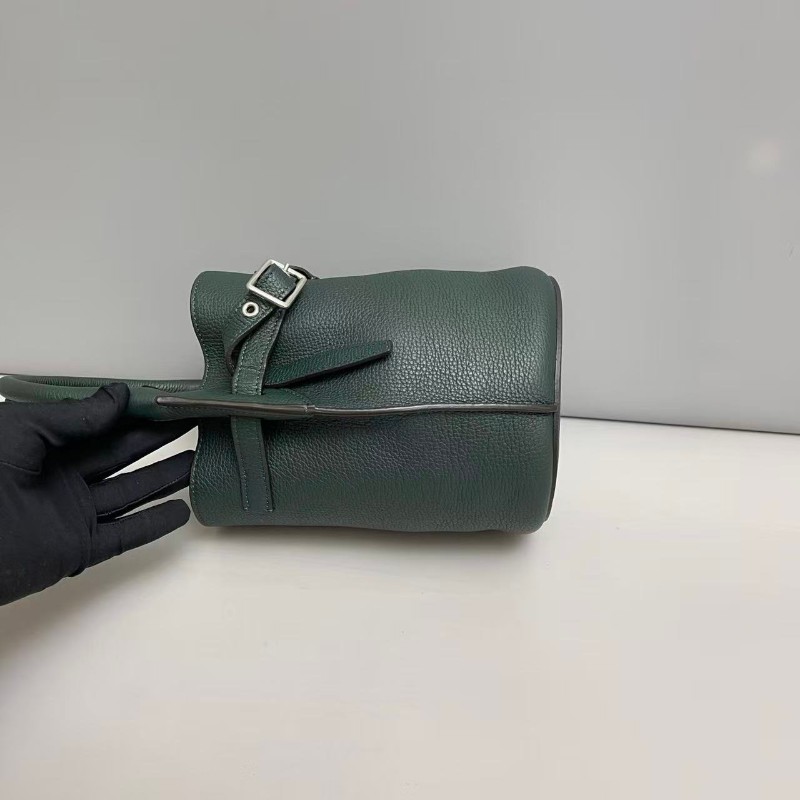 Celine nano墨綠色牛皮荔枝紋水桶包-3