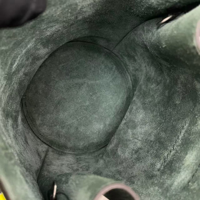 Celine nano墨綠色牛皮荔枝紋水桶包-7