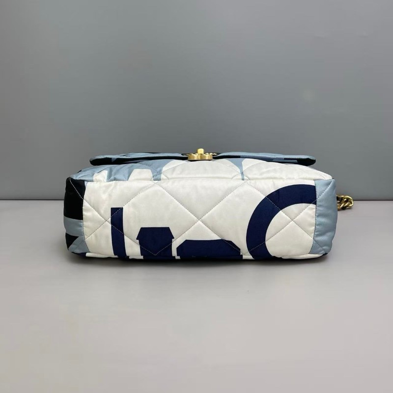 Chanel 19Bag大號maxi帆布塗鴉包-4