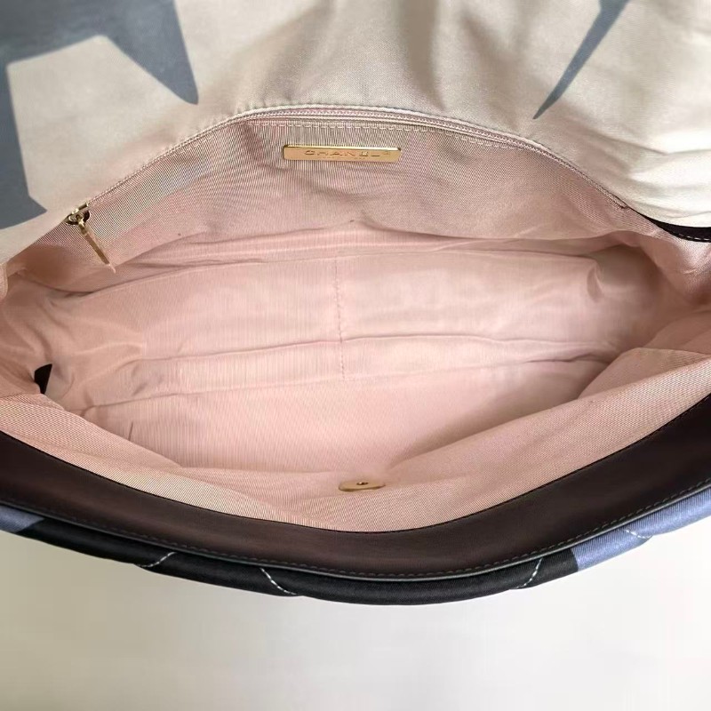 Chanel 19Bag大號maxi帆布塗鴉包-8