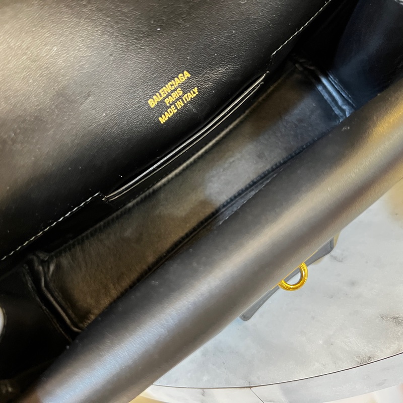 Balenciaga 黑牛皮霧金釦Bel Air XS 下蓋肩斜背包-9