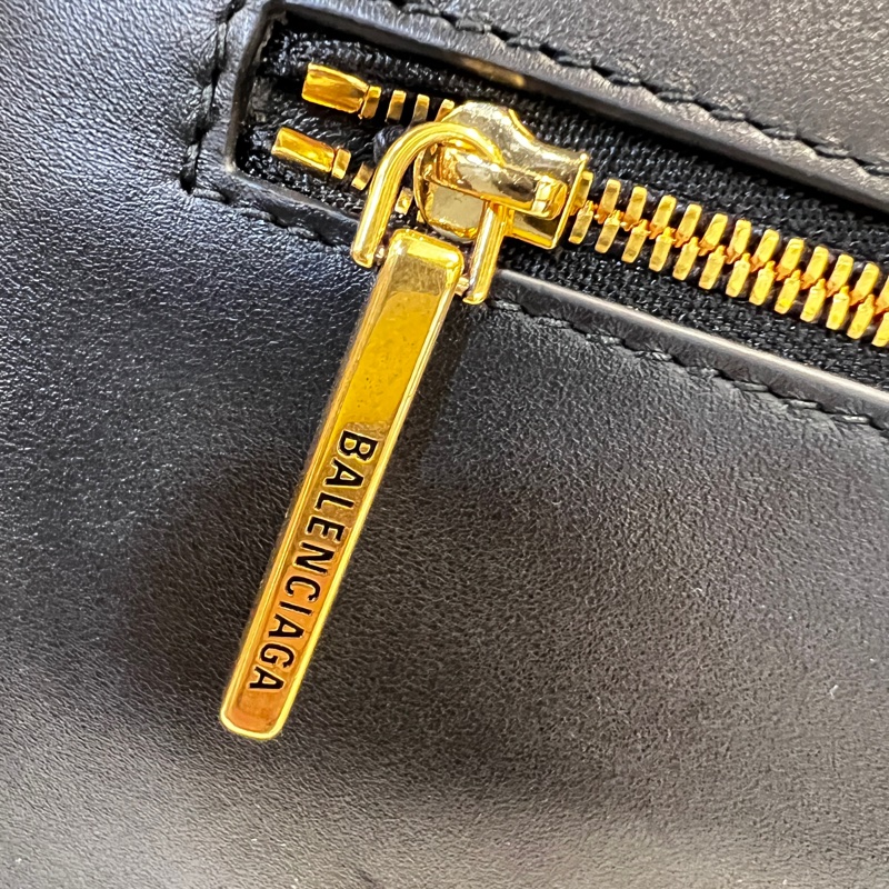 Balenciaga 黑牛皮霧金釦Bel Air XS 下蓋肩斜背包-10