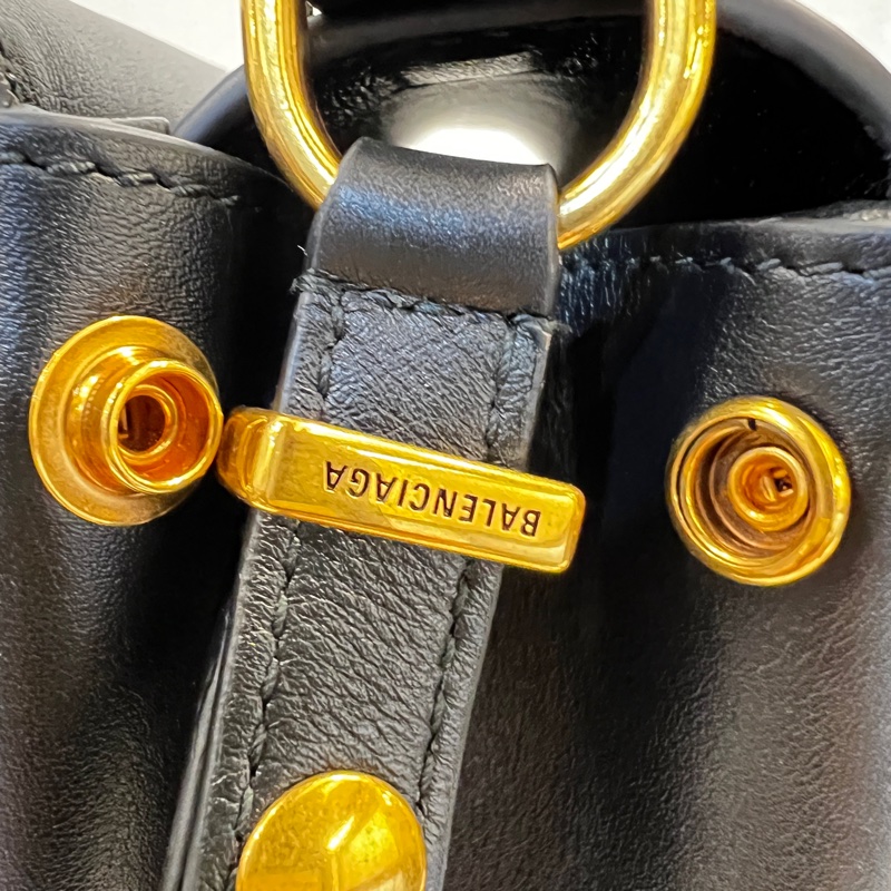 Balenciaga 黑牛皮霧金釦Bel Air XS 下蓋肩斜背包-11