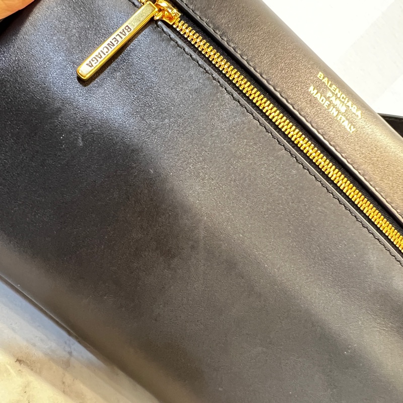 Balenciaga 黑牛皮霧金釦Bel Air XS 下蓋肩斜背包-20