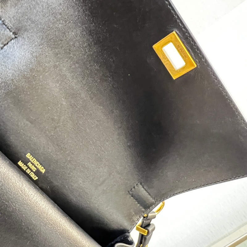 Balenciaga 黑牛皮霧金釦Bel Air XS 下蓋肩斜背包-23