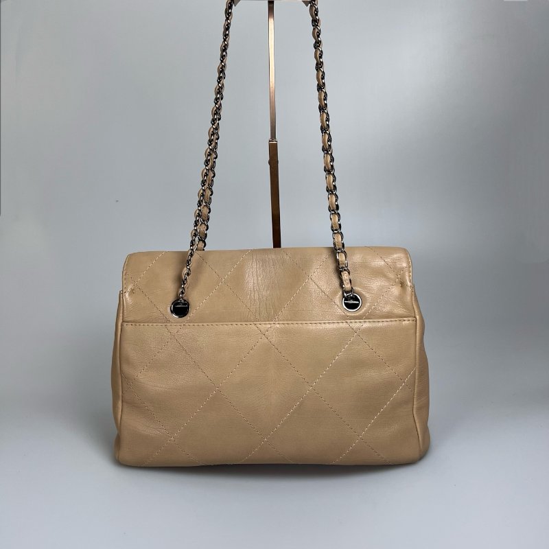 CHANEL 銀扣菱格紋手提單肩包 奶茶-1